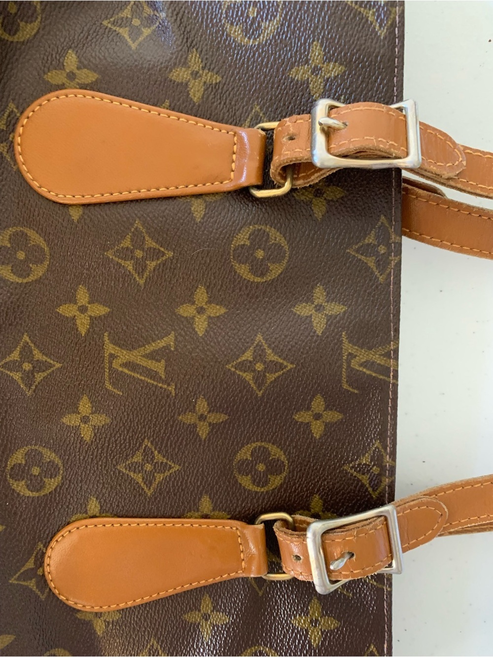 Vintage Louis Vuitton
Monogram Bucket GM Tote Matching Pouch HIGHLY SOUGHT AFTER - Picture 14 of 17